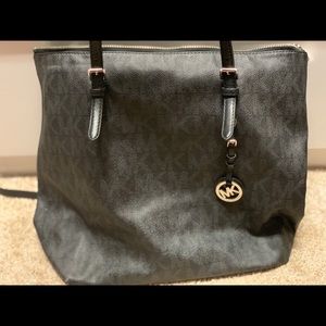 Authentic Michael Kors Shoulder Bag